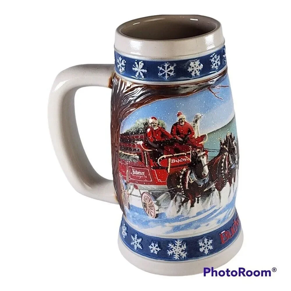 VTG 1995 Budweiser Holiday Stein Lighting the Way Home 3D Ceramic Beer Tankard